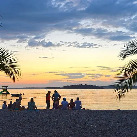 Fuer 6 Personen Ca 90 Qm In Krnica, Istrien Bucht Von Rasa Ferienhaus